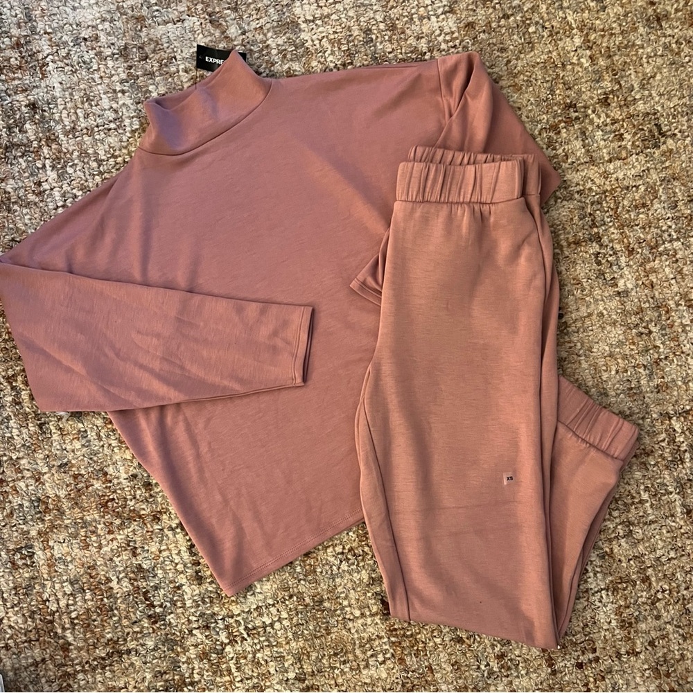 NWT XS Express Mauve Athleisure Set